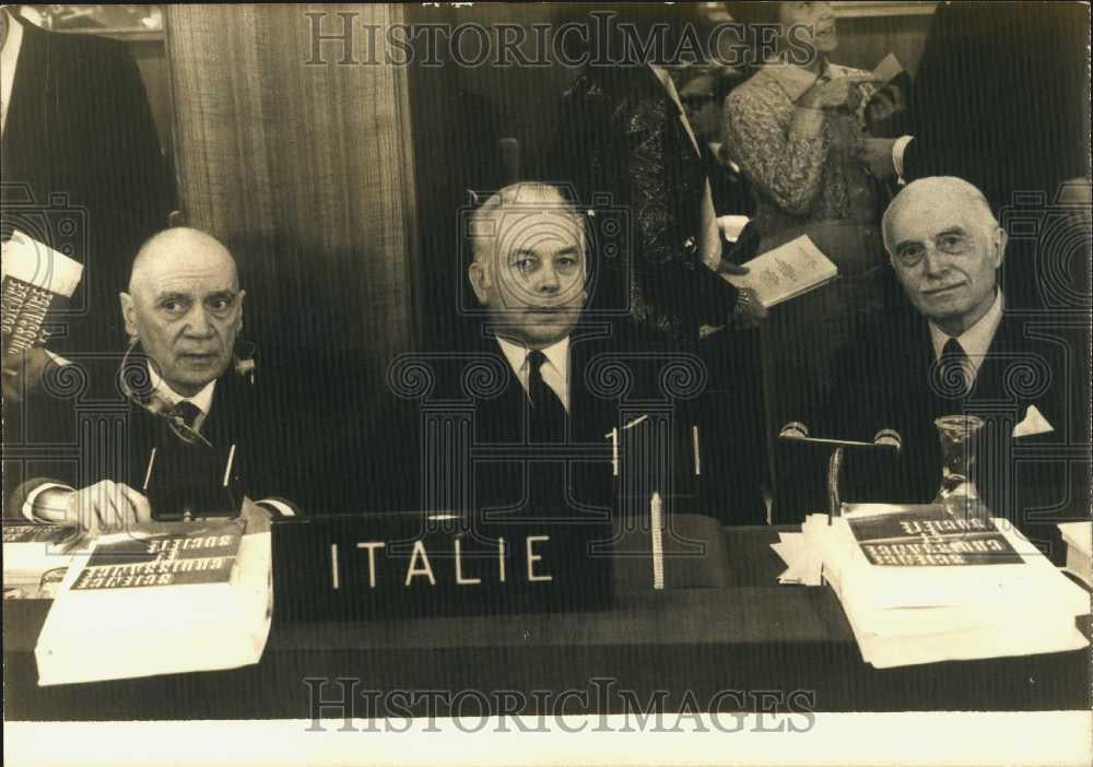 Press Photo Caglioti, Ripamonti, Lombardi-Vallauri in Meeting - Historic Images