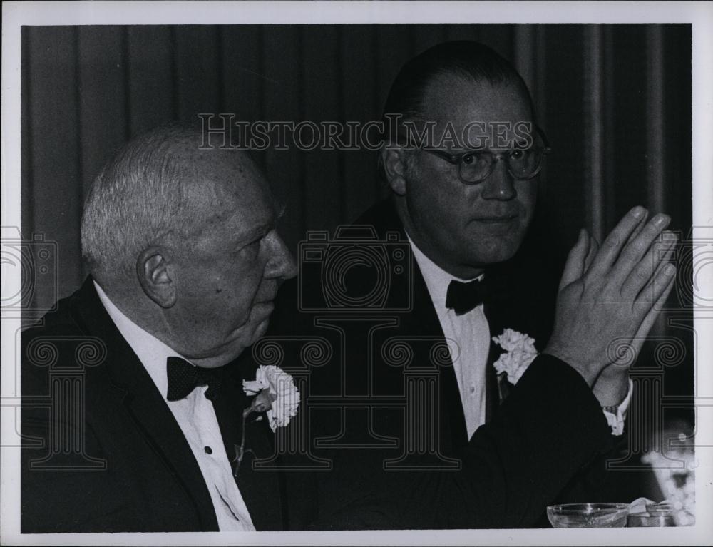 1969 Press Photo Bowie Kuhn &amp; Warren Giles - RSL74609 - Historic Images