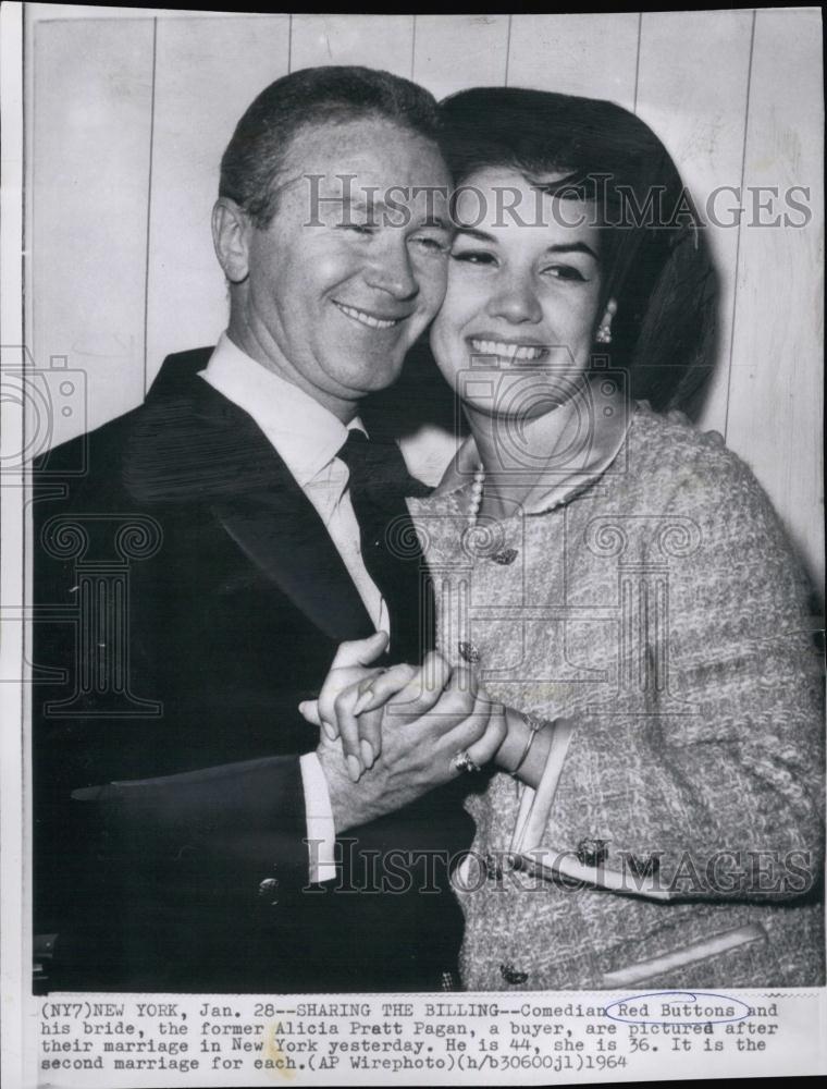 1964 Press Photo Comedian Red Buttons, bride Alicia Pratt Pagan - RSL56943 - Historic Images