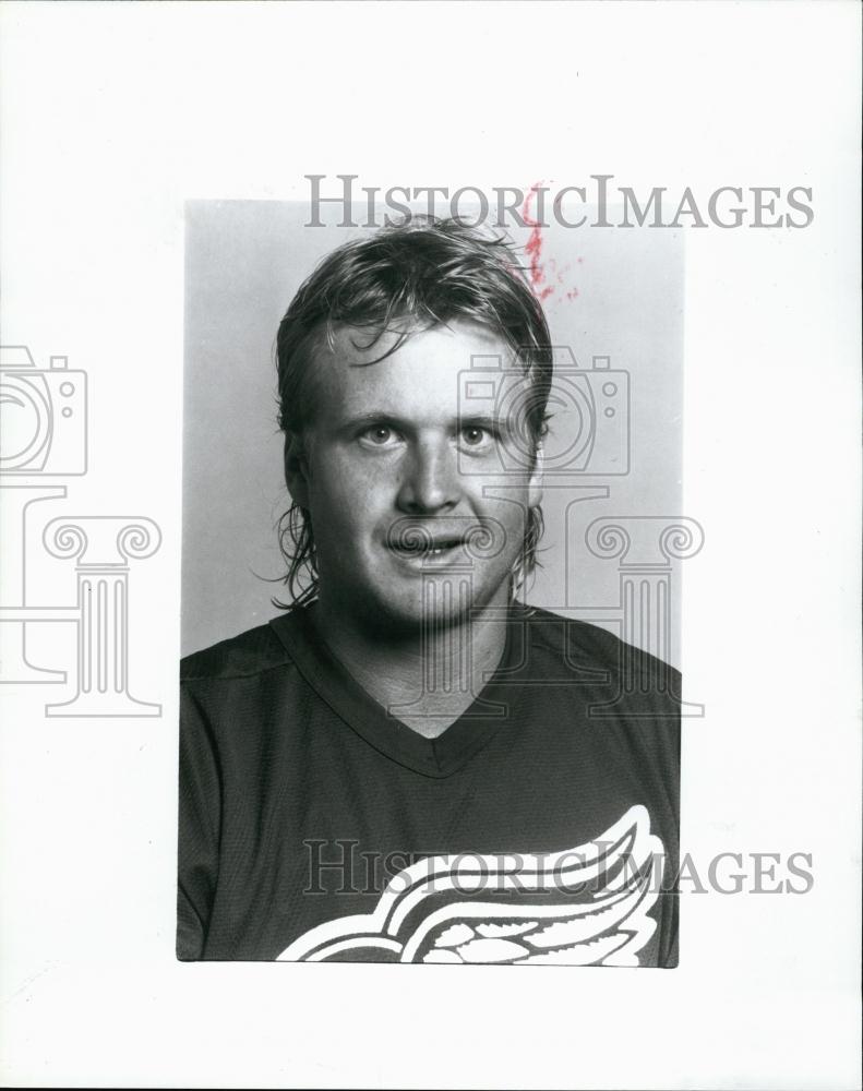 1990 Press Photo Greg Stefan Hockey Player Detroit Red Wings - RSL55403 - Historic Images