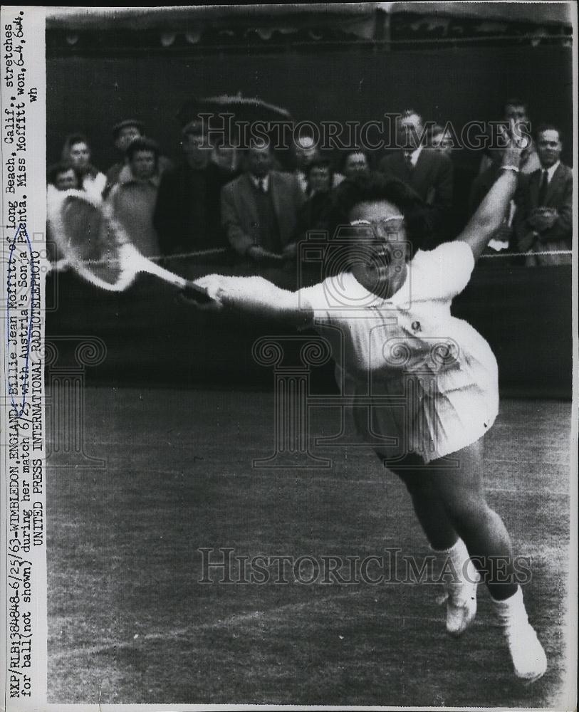 1963 Press Photo Billie Jean Moffitt at Wimbledon tennis - RSL75841 - Historic Images