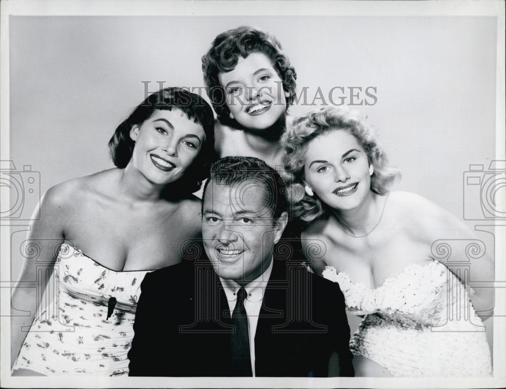 1955 Press Photo Singer Tony Martin With Robin,Lynn,Jan On Program - RSL58191 - Historic Images