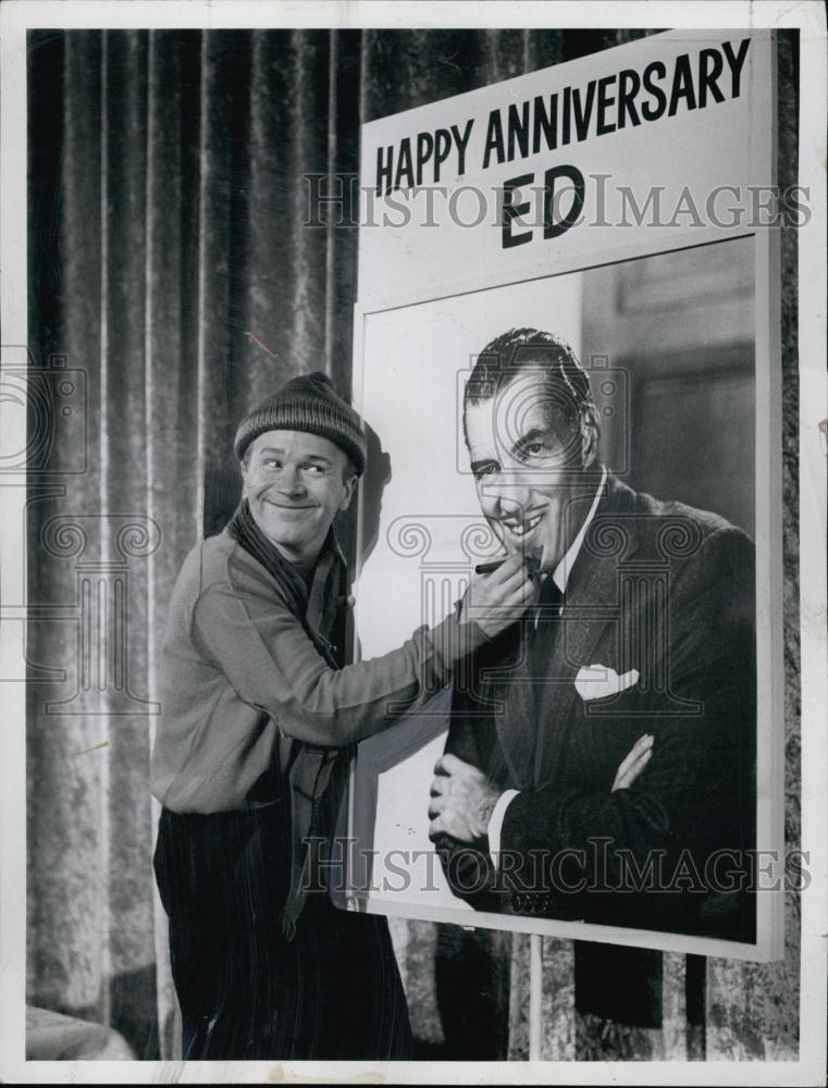 1962 Press Photo Red Buttons - RSL56941 - Historic Images