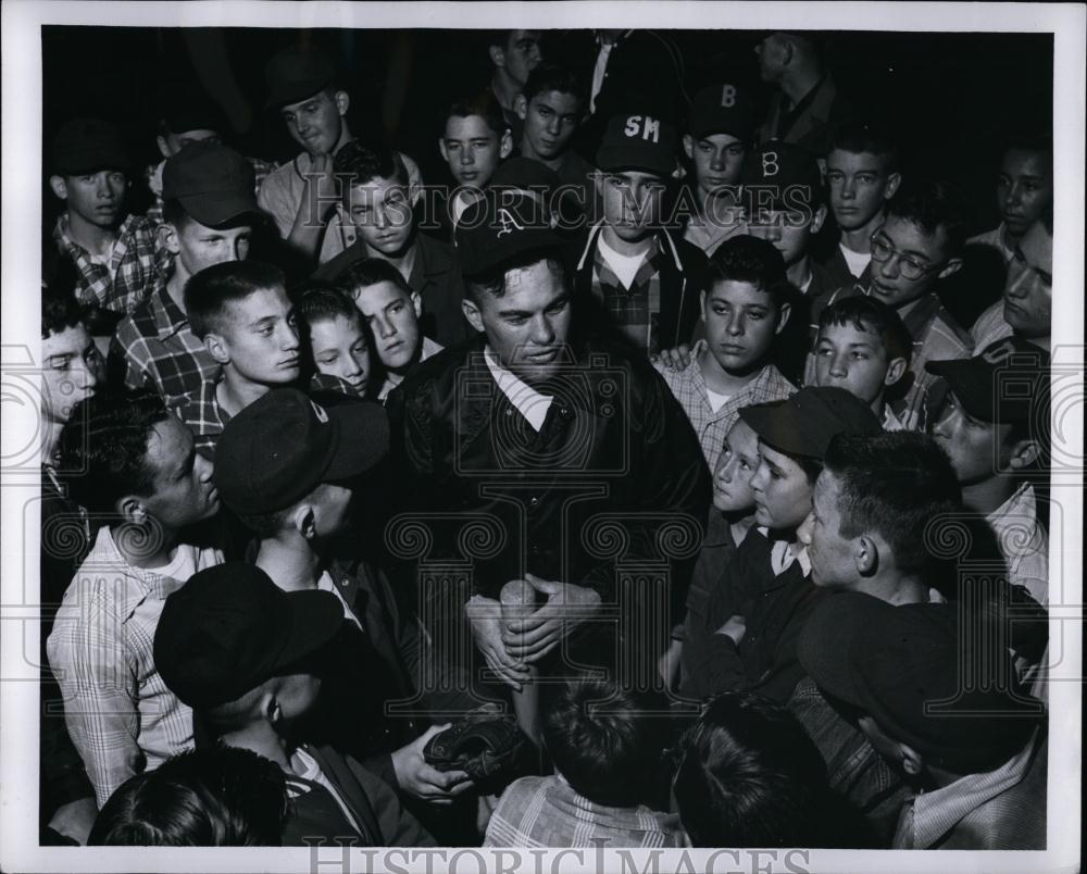 1955 Press Photo Dave Philley Cleveland Indians Base Ball Youth Clinic - Historic Images