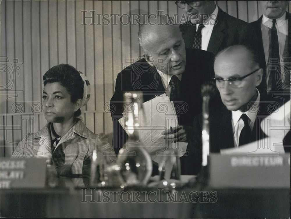 1969 Press Photo Princess Achraf Pahlavi, Rene Maheu at UNESCO meeting - Historic Images
