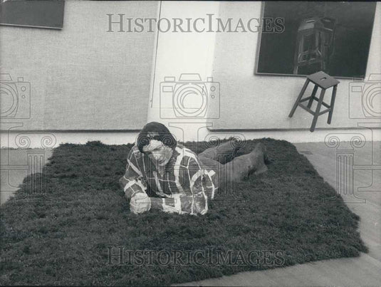 1975 Press Photo "Big and Young People Today" Sculpture by Caroline Gunet - Historic Images