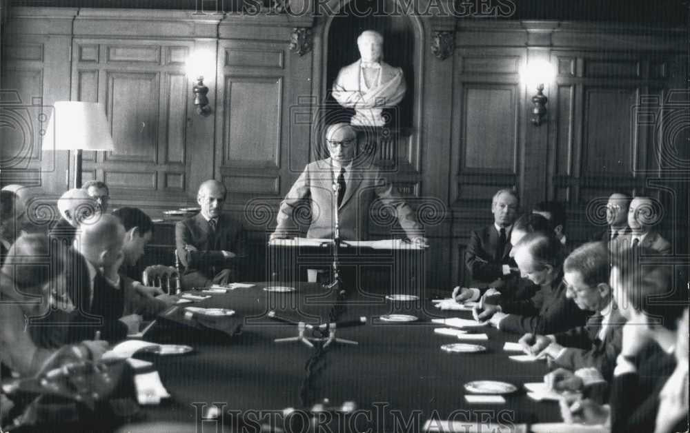 1967 Press Photo Baron Guy Rothschild at French bank conference - Historic Images