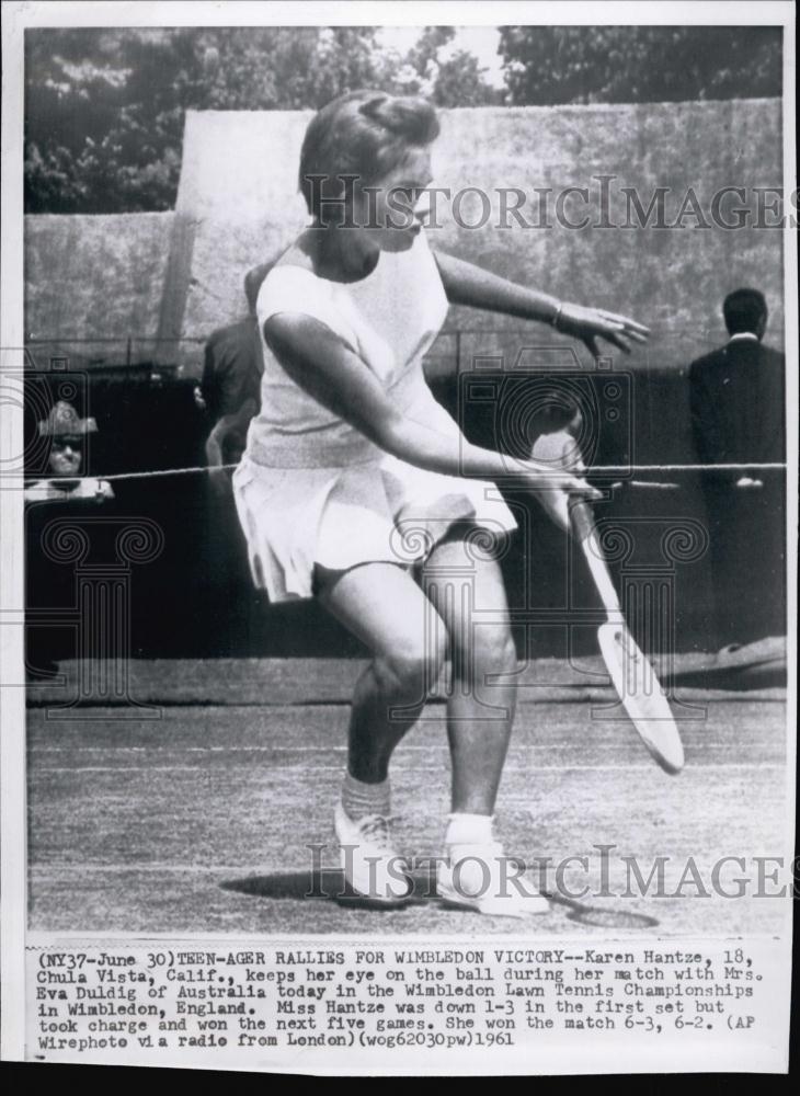 1961 Press Photo Karen Hantze Susman in Wimbledon Lawn Tennis Championship - Historic Images