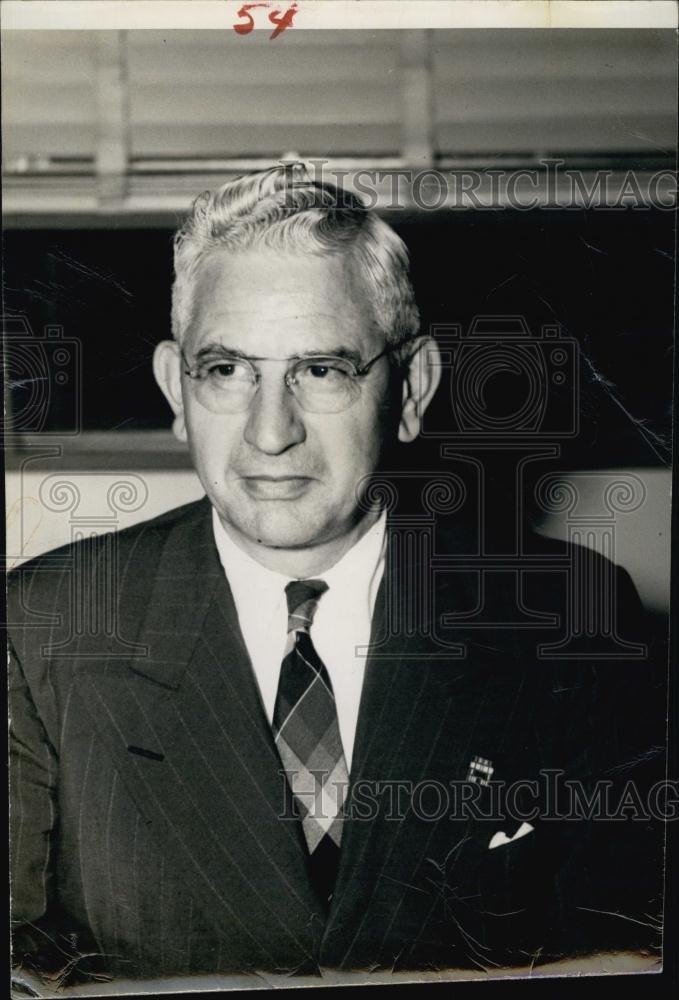 1950 Press Photo Frank E Wiser, Chief of Special Services at Bay Pines - Historic Images