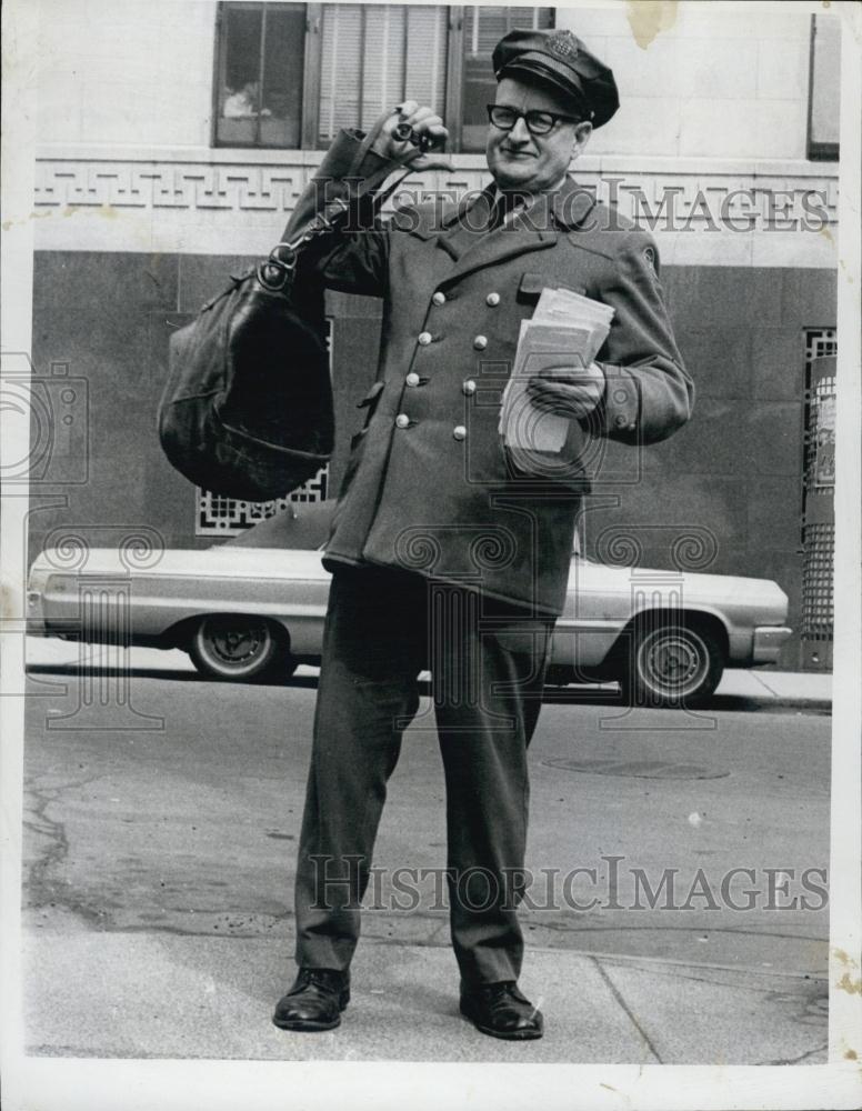 1968 Press Photo Morrill Reed Postal Worker Post Office Delivery Man Boston - Historic Images