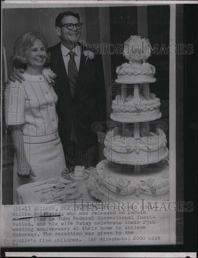 1971 Press Photo Billy Sol Estes released on parole with wife Patsy - RSL94963 - Historic Images