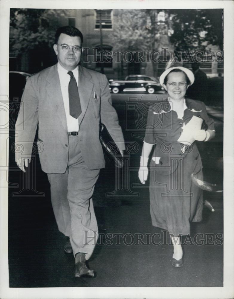 1949 Press Photo Doctor Edward Condon Head National Bureau Standards with Wife - Historic Images