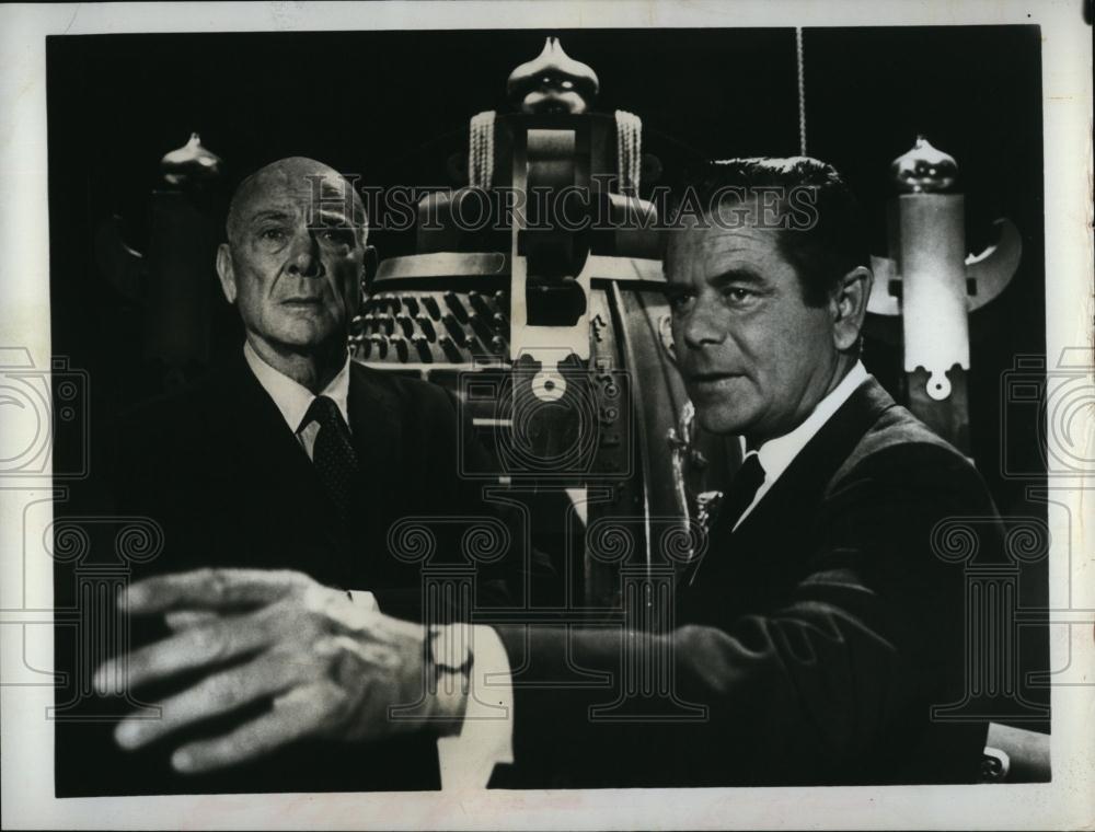 1972 Press Photo Dean Jagger and Glenn Ford in &quot;The Brotherhood of the Bell&quot; - Historic Images