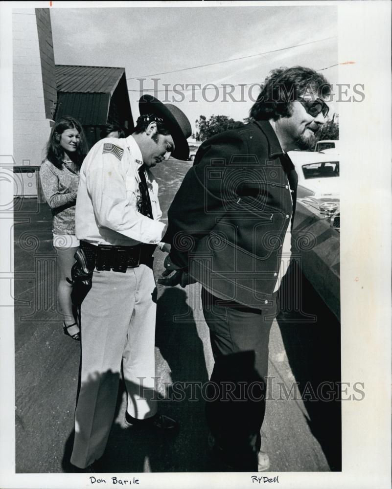 1976 Press Photo Bruno Theodore Ted Rydell Arrested, Topless Club, Jugs N Suds - Historic Images