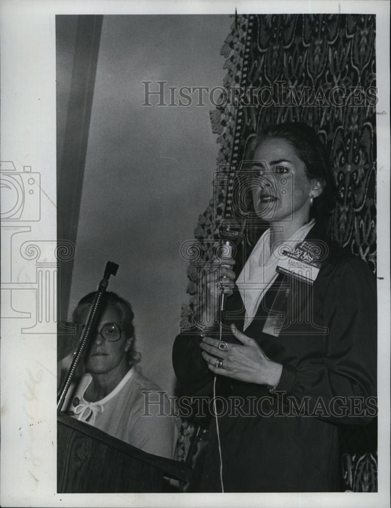 1978 Press Photo Mrs Carrie Nellie Thompson Speaking With 200 Members - Historic Images