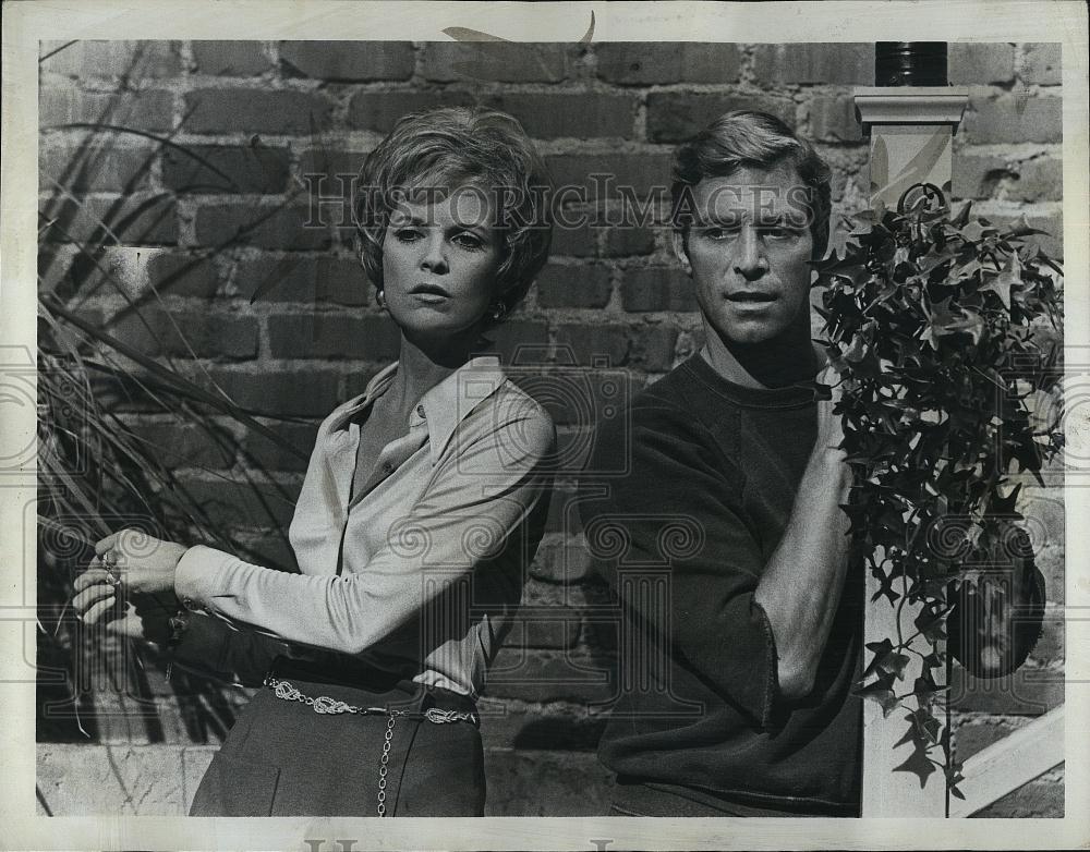 1971 Press Photo Marlyn Mason & James Franciscus star in "Longstreet" - Historic Images