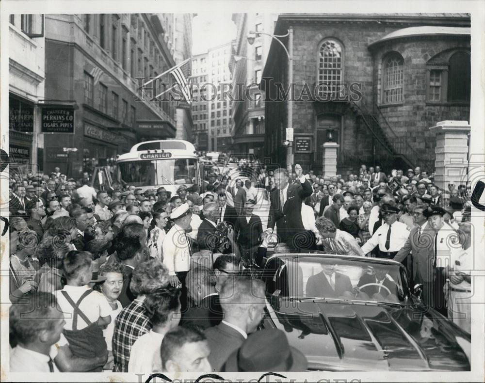 1960 Press Photo Amb Henry Cabot Lodge motor parade at Boston City Hall - Historic Images