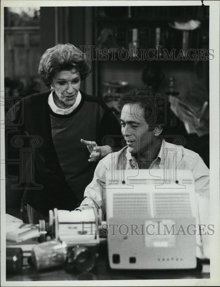 1987 Press Photo Comedy Series Actors Bruce Weitz Ida Morgenstern Scene Pilot - Historic Images