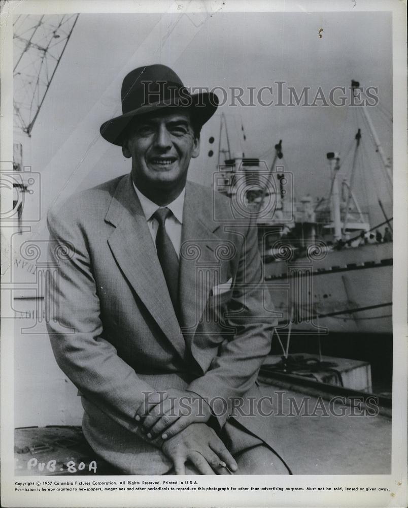 1957 Press Photo Actor Victor Mature - RSL80951 - Historic Images