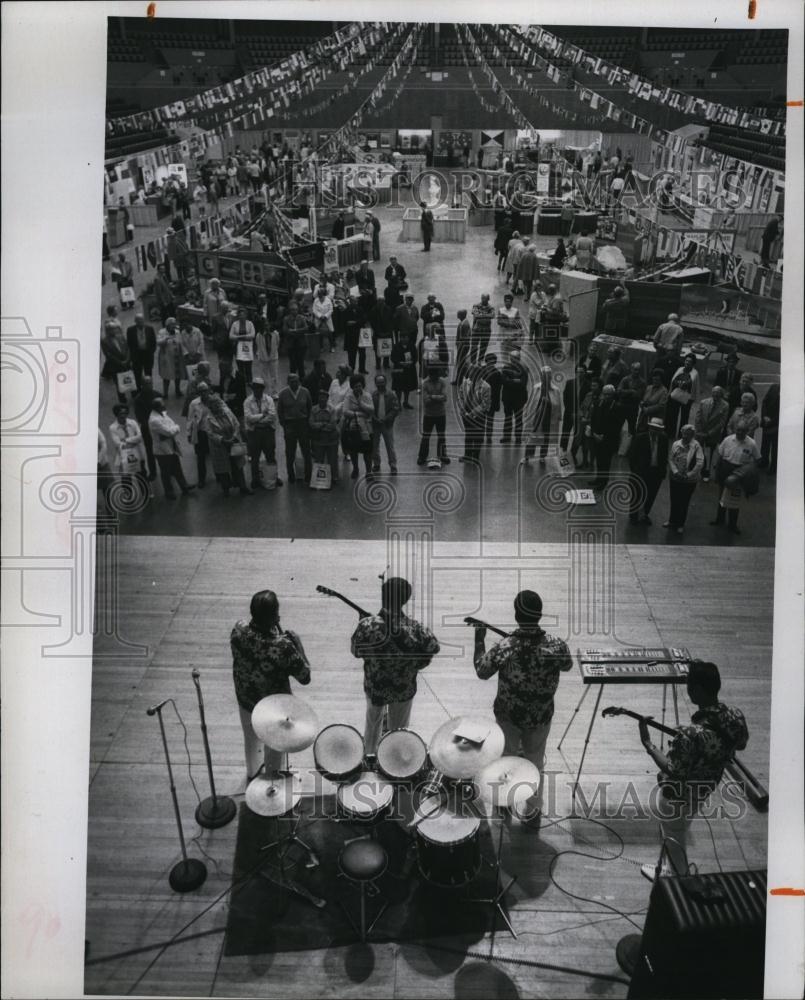 1973 Press Photo Vacation Expo Polynesian entertainers Bayfront Center - Historic Images