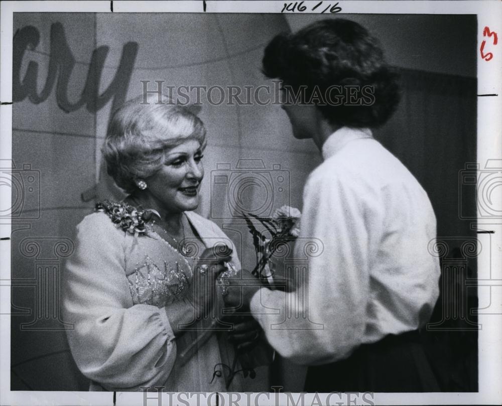 1980 Press Photo Mary Kay Makeup Magnate with Mrs Wayne Blevin - RSL99407 - Historic Images