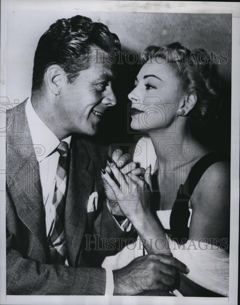 1951 Press Photo Virginia Field Actress Willard Parker Actor Engaged Hollywood - Historic Images