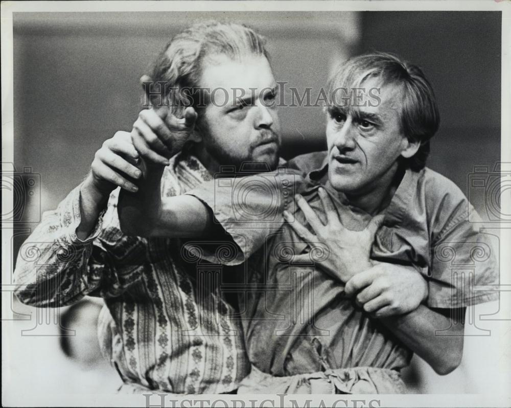 1973 Press Photo John Aulward, William Preston in "One Flew Over Cuckoo's Nest" - Historic Images