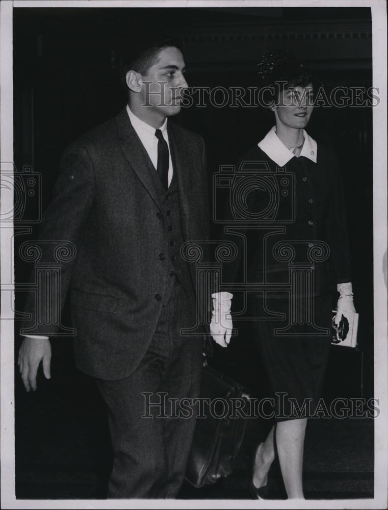 1963 Press Photo Mrs Gael Mahoney, wife of asst Atty Gen, at garage trial - Historic Images