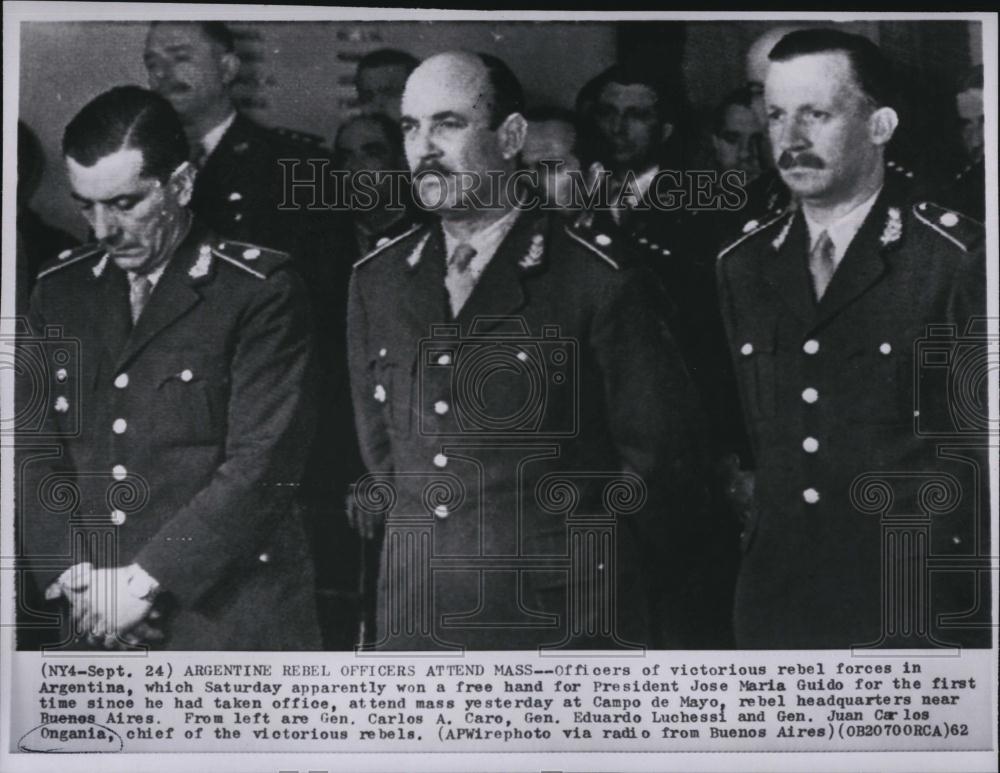 1962 Press Photo Officers of victorious rebel forces of Argentina attend mass - Historic Images
