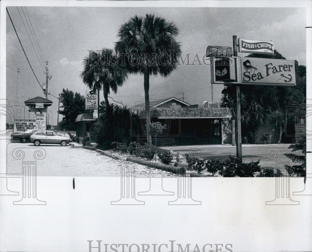 1981 Press Photo Restaurant SeaFarer Diner Smoked Fish and Chips - RSL68579 - Historic Images