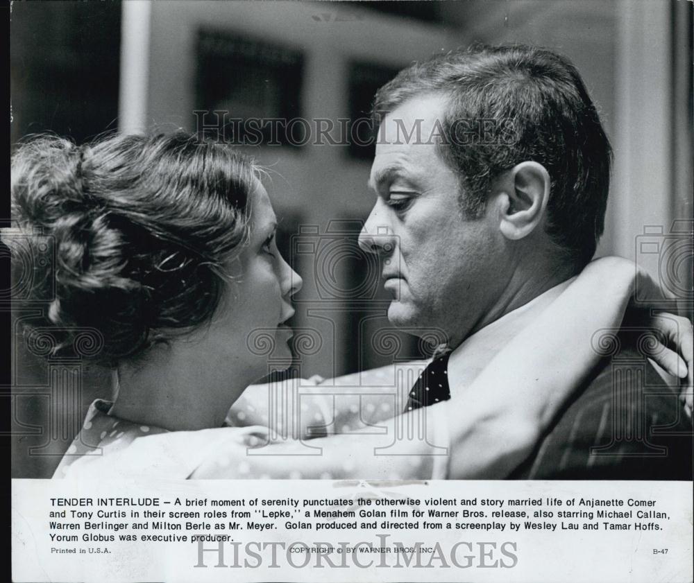 1975 Press Photo Anjanette Comer & Tony Curtis star in "Lepke" - RSL05653 - Historic Images