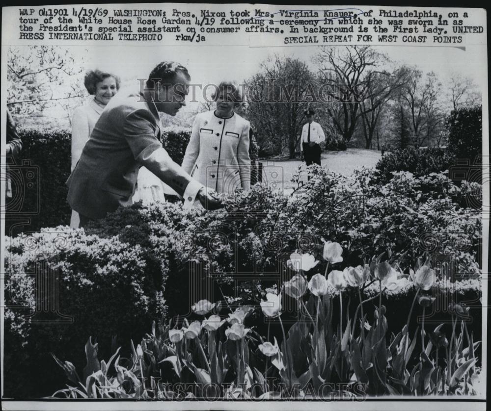 1969 Press Photo President Nixon, First Lady Mrs Nixon, Mrs Virginia Knauer - Historic Images