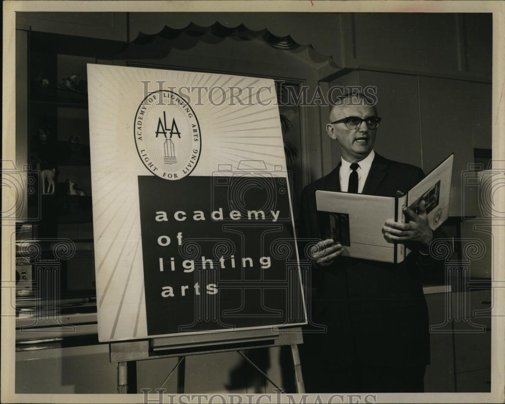 1963 Press Photo Wade H Wilfong Academy of Lighting - RSL98071 - Historic Images