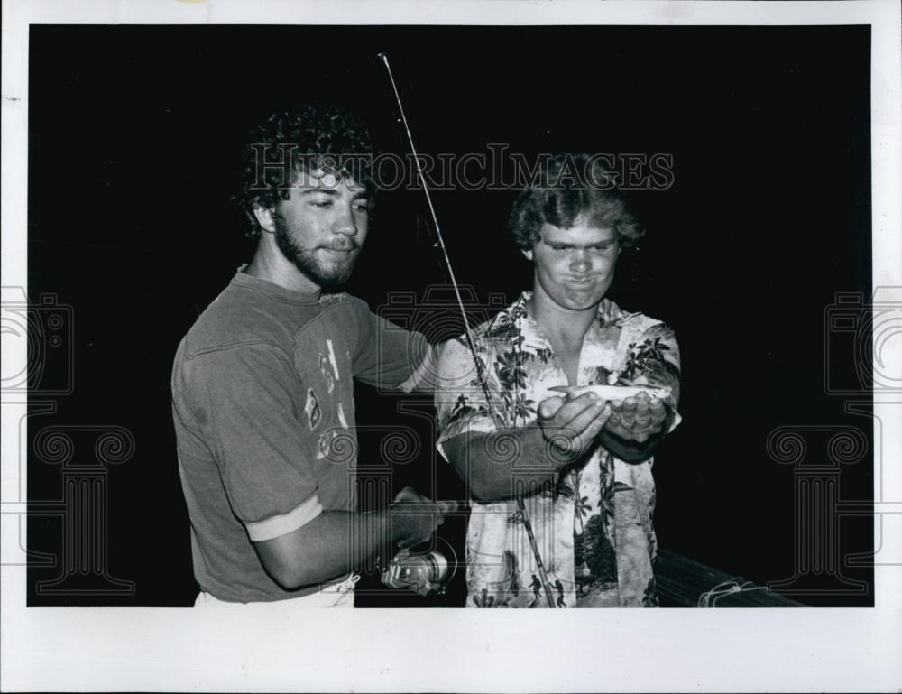 1980 Press Photo Eric Weiss, Ken Olmsted, Fishing, Catfish, Florida - RSL67563 - Historic Images