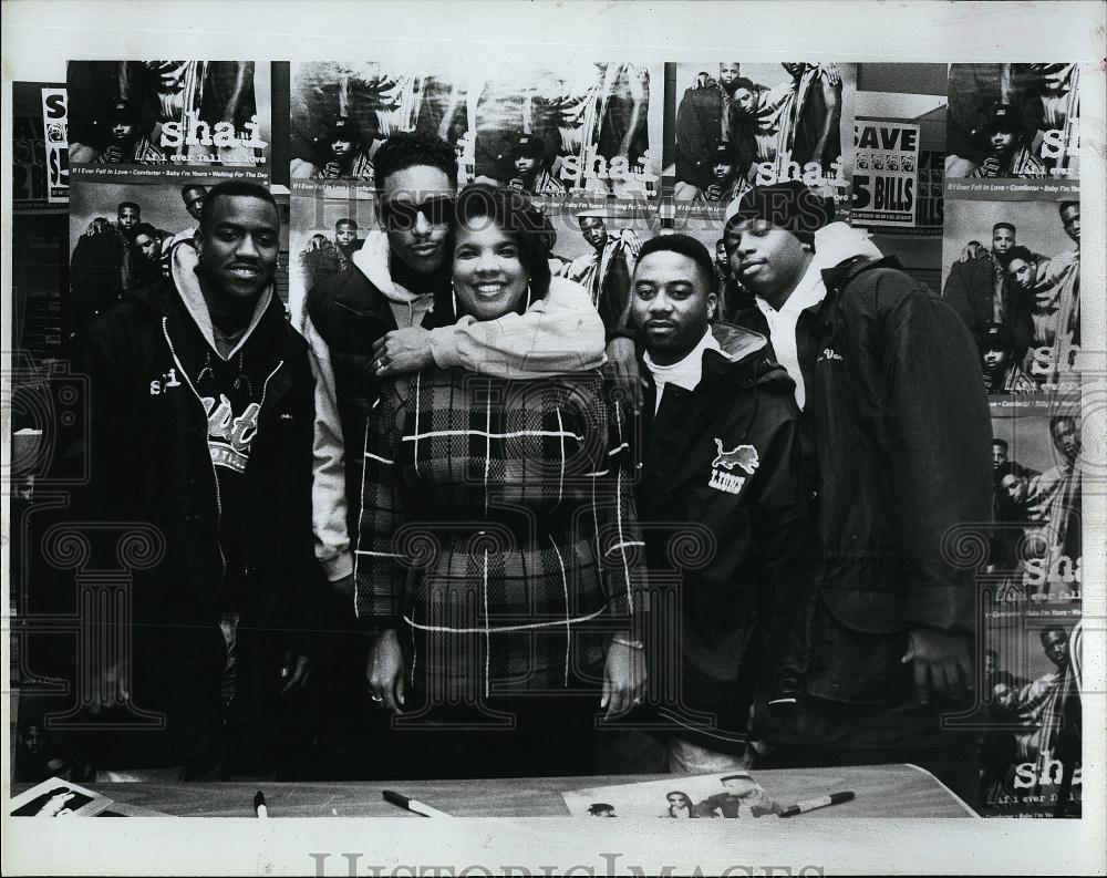 1993 Press Photo Gayle Coy of boston with group Shai - RSL90705 - Historic Images