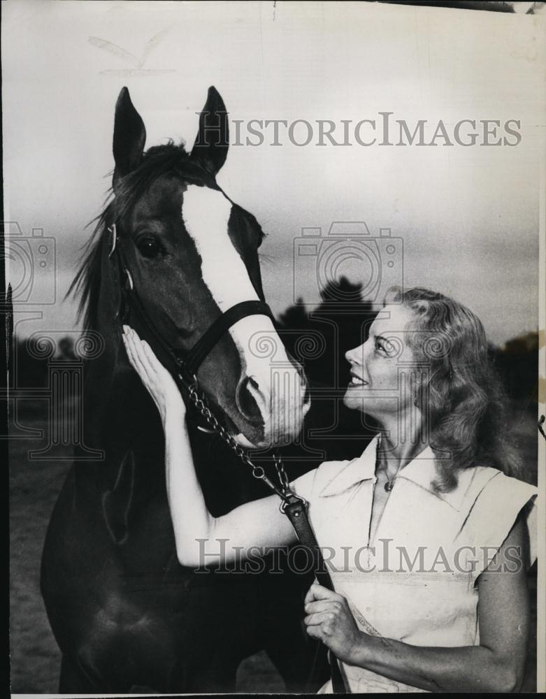 1951 Press Photo Ronna Cartwright Actress and horse CHerry FLash - RSL42897 - Historic Images