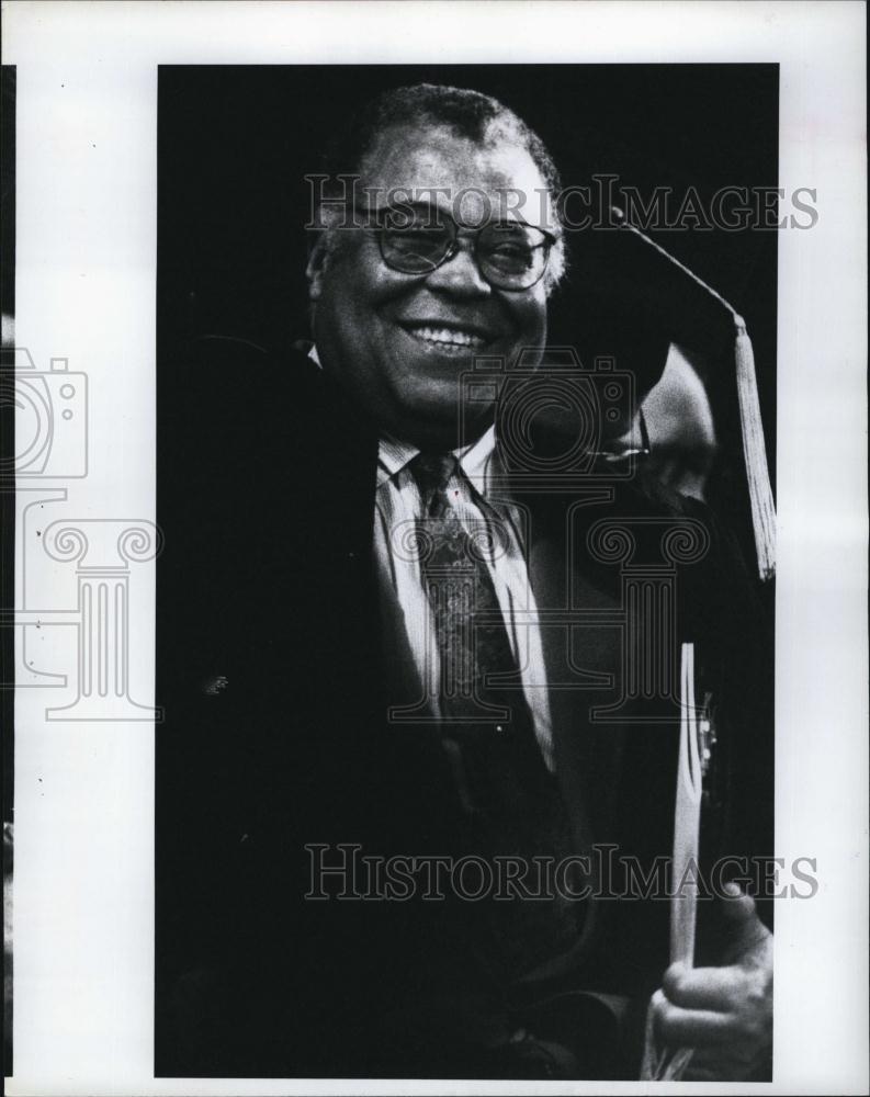 1994 Press Photo Actor James Earl Jones Speaking At Emerson College - RSL83287 - Historic Images