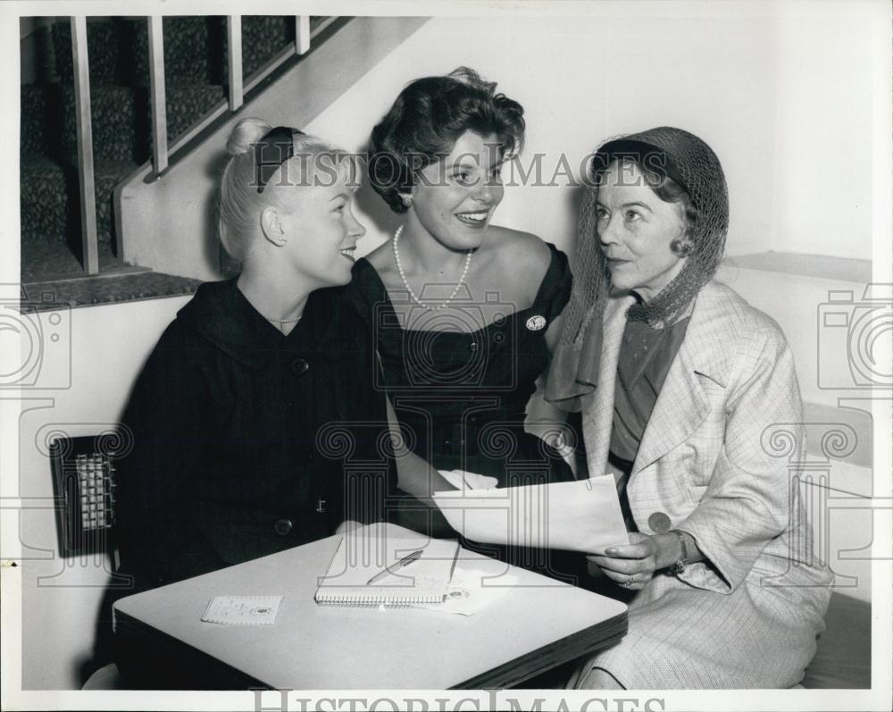 1960 Press Photo Miss Lily Lodge, Daughter Of Connecticut Governor, At Benefit - Historic Images