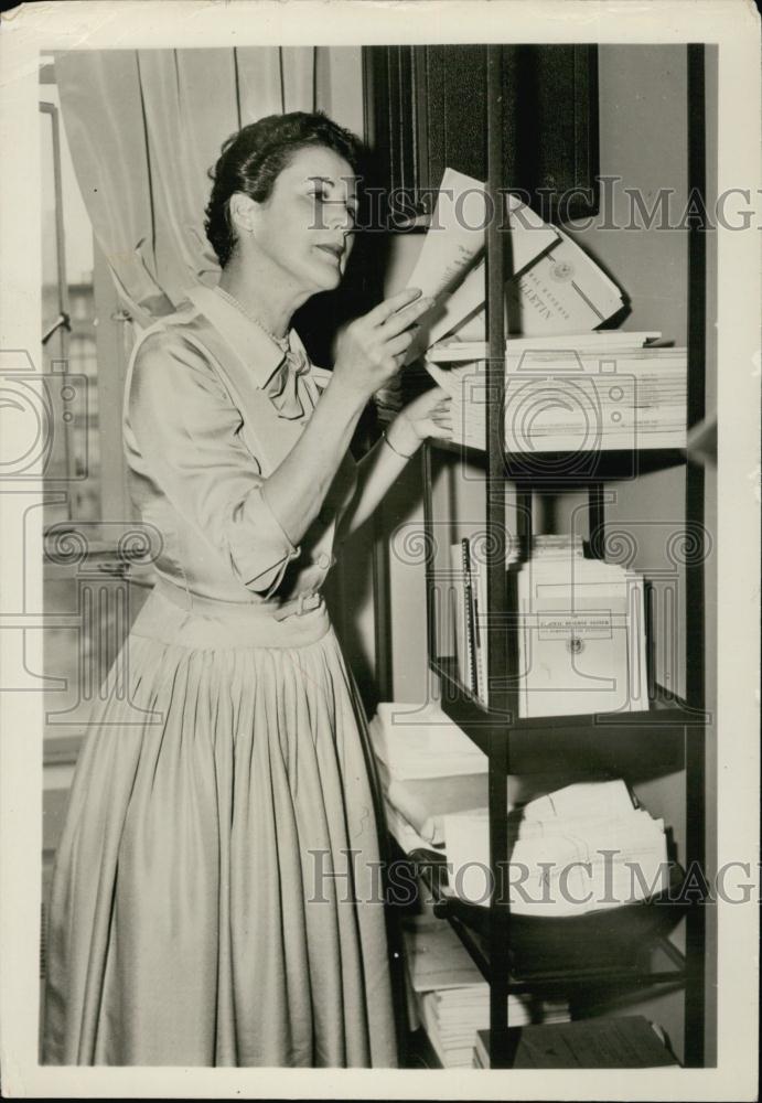 Press Photo Ladies Home Journal Financial Columnist Economist Sylvia Porter - Historic Images