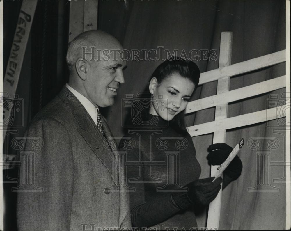 1940 Press Photo Song writer Jimmie McHugh &amp; Peggy Littlejohn - RSL06823 - Historic Images