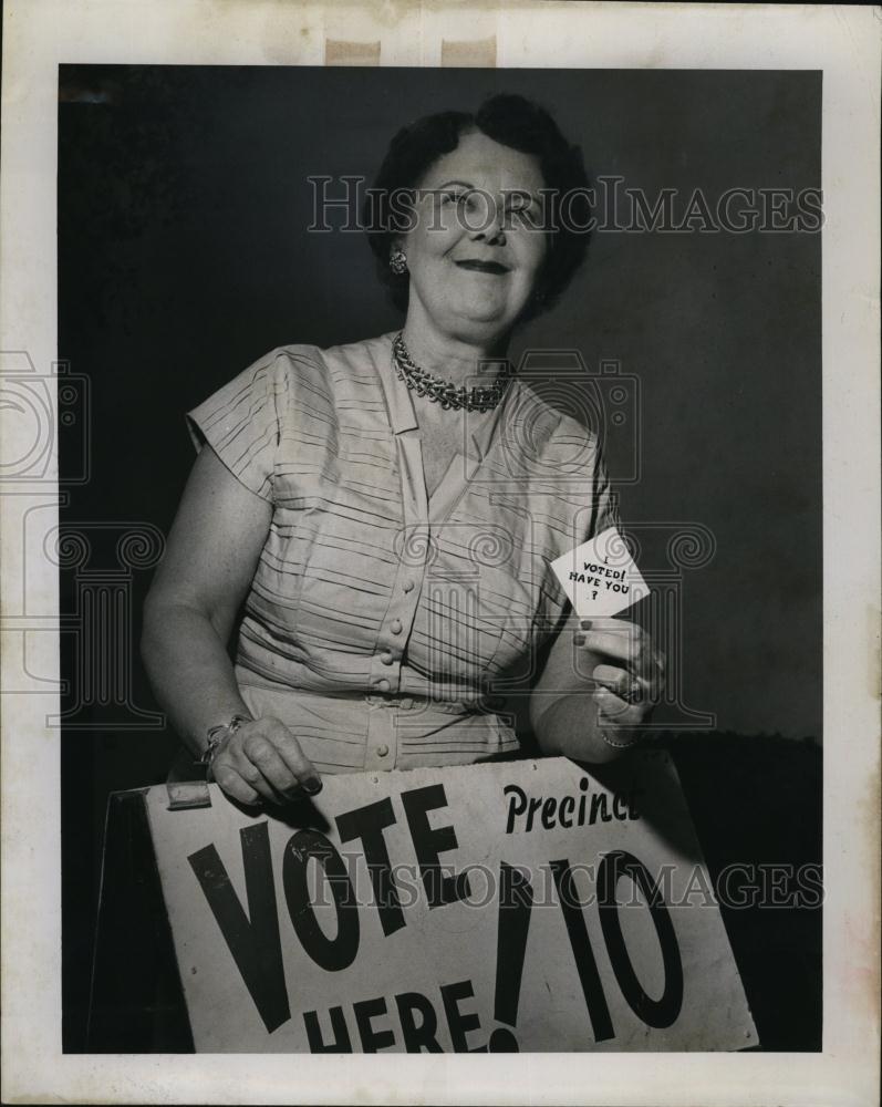 1958 Press Photo Kathleen Outler Democratic Legion Building - RSL91235 - Historic Images