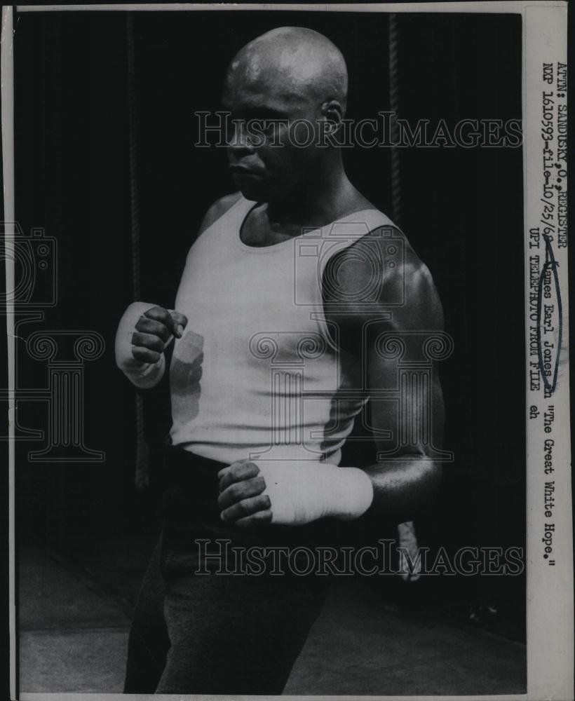 1969 Press Photo Actor James Earl Jones In "The Great White Hope" - RSL83293 - Historic Images