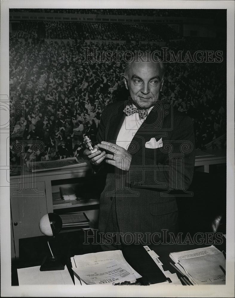 1949 Press Photo george VDenny Jrmoderator of American Town meeting of the Air - Historic Images