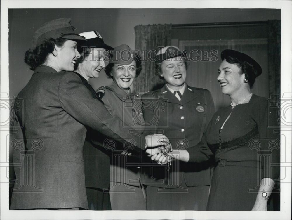 1953 Press Photo Mrs Brander W, Lee Jr Chairman of Defense Advisory Committee - Historic Images