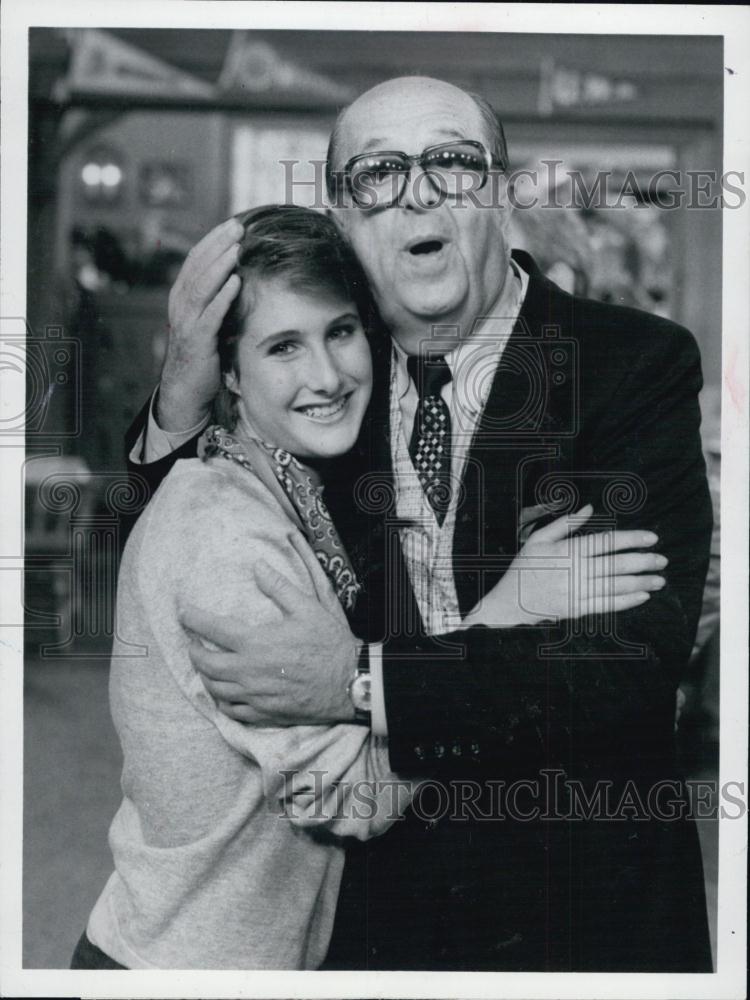 1982 Press Photo Actors Phil Silvers and Cathy Silvers in Happy Days - RSL03683 - Historic Images