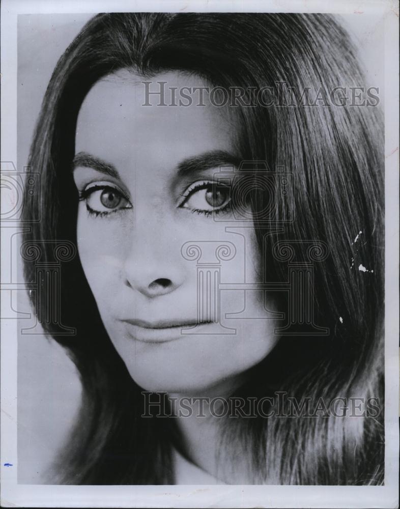 1975 Press Photo Actress Jean Marsh stars in &quot;Habaes Corpus&quot; - RSL78973 - Historic Images