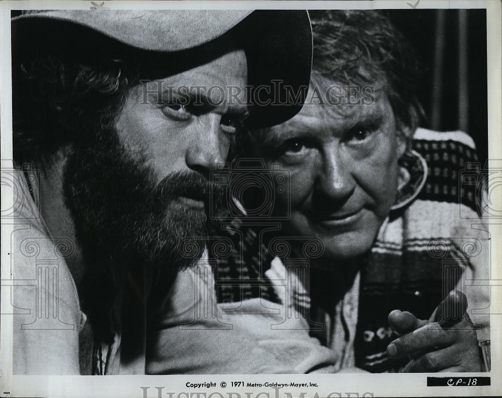 1971 Press Photo Tom Stern and Burgess Meredith in a scene from "Clay Pigeon" - Historic Images