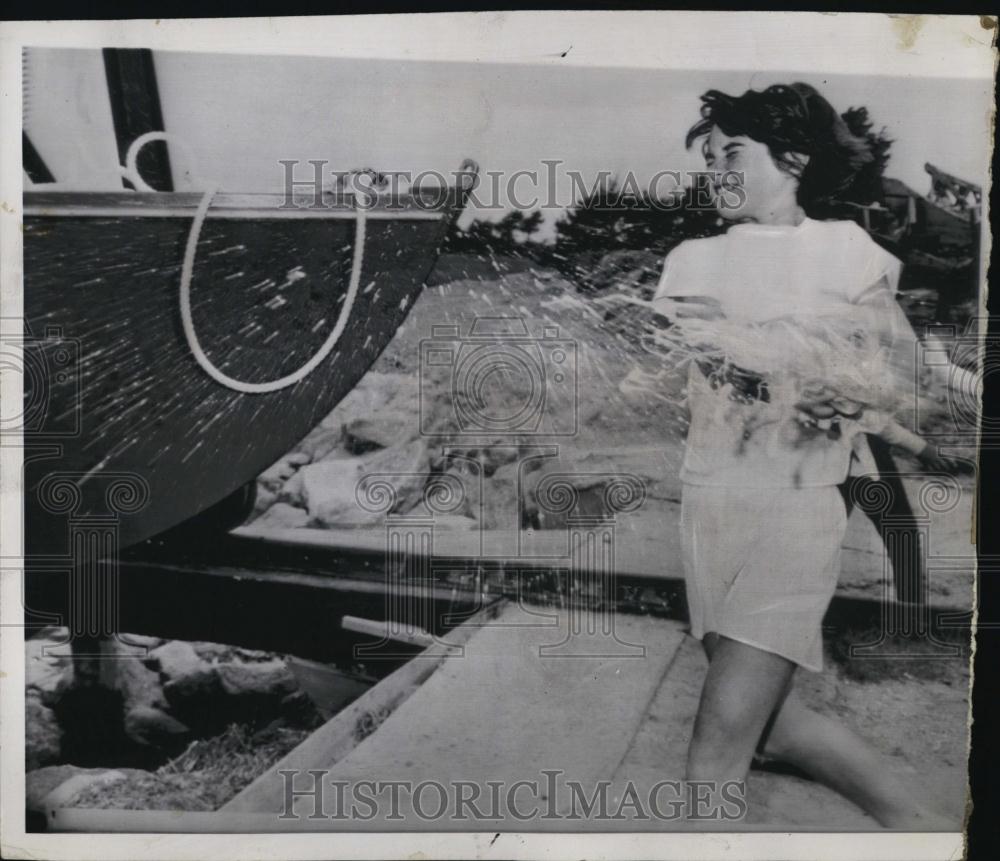 1964 Press Photo Kathleen Kennedy Daughter Robert Kennedy Christens Boat - Historic Images