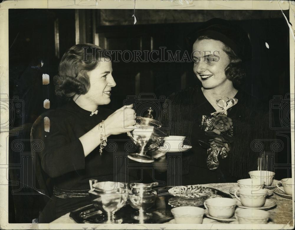 1936 Press Photo Boston Socialite Catherine Buff Pours Tea For Polly Cotter - Historic Images
