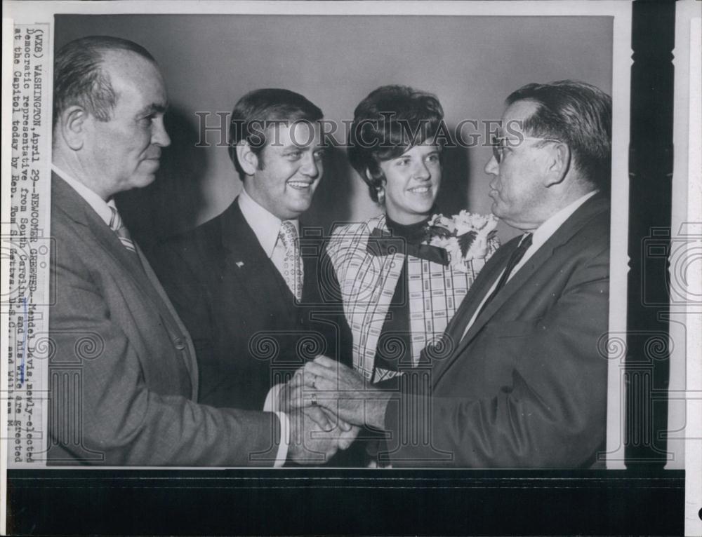 Press Photo Newly Elected Mandel Davis and Wife Greeted at Capitol - RSL68641 - Historic Images